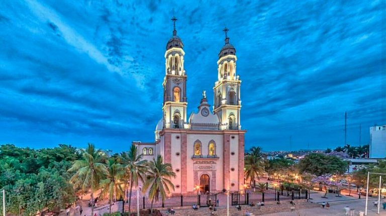 PLAYAS Y PUEBLOS MÁGICOS EN SINALOA
