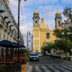 ZONA ARQUEOLÓGICA Y CENTRO HISTÓRICO NOCTURNO EN COLIMA