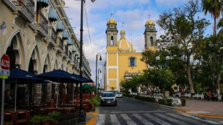 ZONA ARQUEOLÓGICA Y CENTRO HISTÓRICO NOCTURNO EN COLIMA