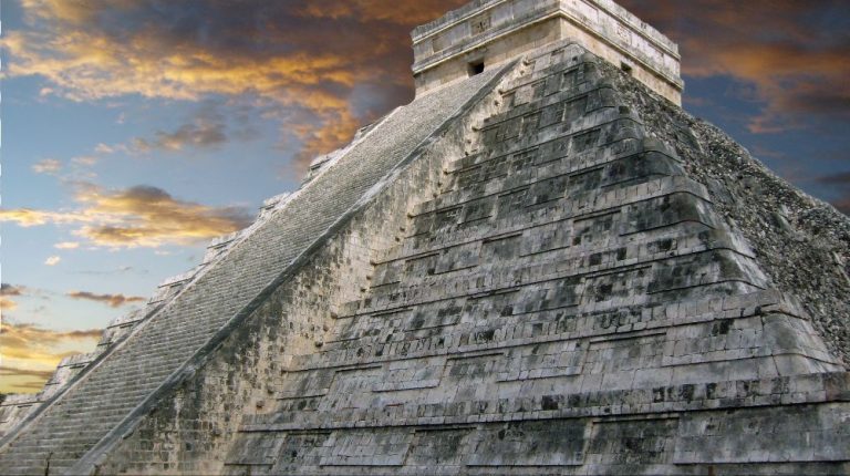 ZONA ARQUEOLÓGICA DE CHICHÉN ITZÁ  DESDE MÉRIDA CON DEJADA EN CANCÚN O RIVIERA MAYA