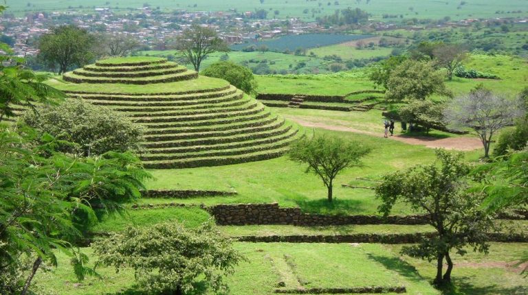 ZONA ARQUEOLÓGICA DE GUACHIMONTONES CON TEQUILA DESDE GUADALAJARA