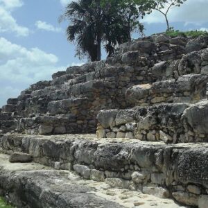 IZAMAL Y ZONA ARQUEOLÓGICA DE CHICHÉN ITZÁ CON LUZ Y SONIDO DESDE MÉRIDA