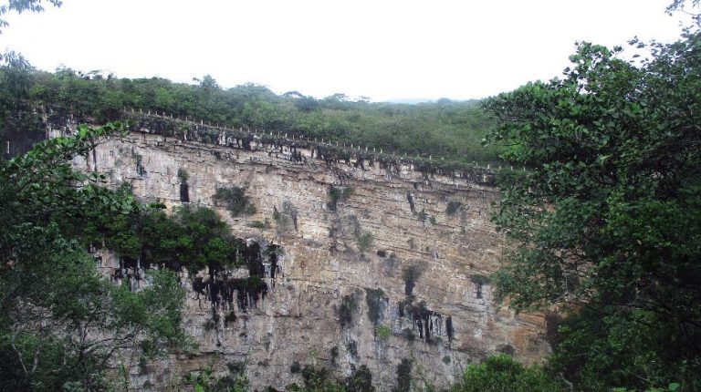 SIMA DE LAS COTORRAS Y AGUACERO DESDE SAN CRISTÓBAL DE LAS CASAS