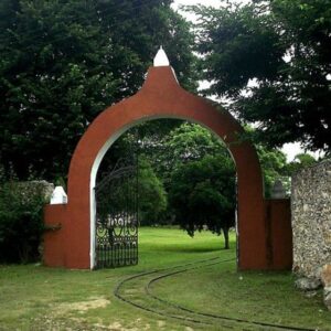 SOTUTA DE PEÓN Y CENOTE DESDE MÉRIDA