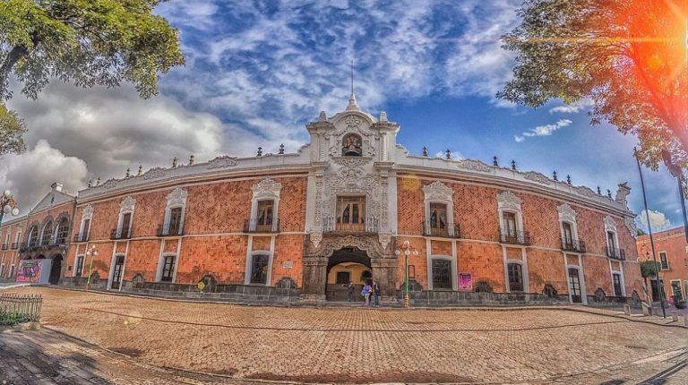 TLAXCALA Y HACIENDAS DEL ORIENTE **DE LA CASA GRANDE A LA TIENDA DE RAYA**