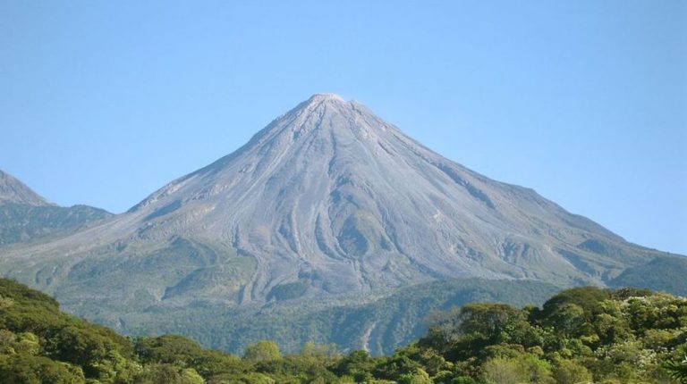 VOLCÁN DE FUEGO DE COLIMA DESDE GUADALAJARA