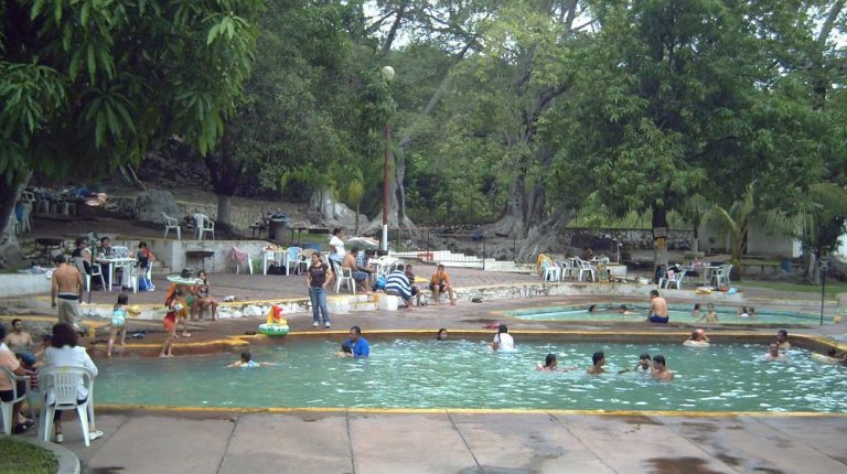 AGUAS TERMALES DE RECOWATA DESDE CREEL