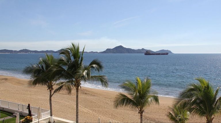 PLAYAS DE MANZANILLO DESDE COLIMA
