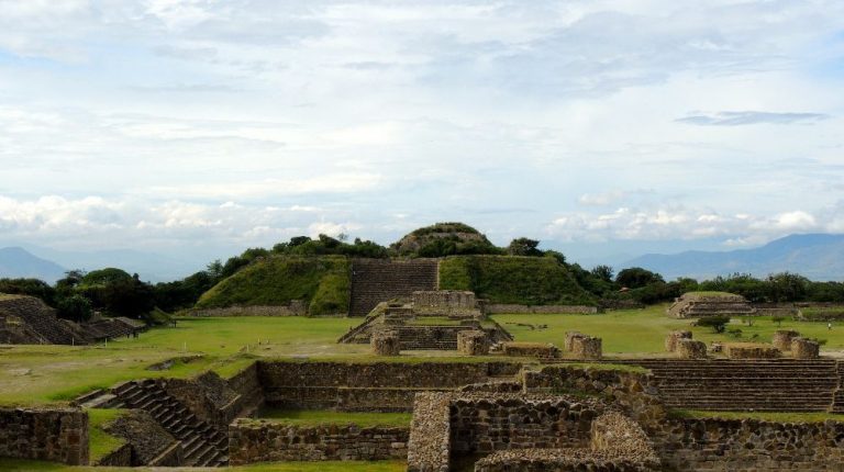 ZONA ARQUEOLÓGICA DE MONTE ALBÁN- SAN ANTONIO ARRAZOLA-CUILAPAN DE GUERRERO-SAN BARTOLO COYOTEPEC DESDE OAXACA