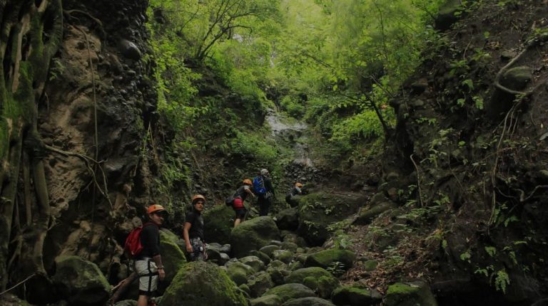 ZONA ARQUEOLÓGICA DE TEOPANZOLCO Y PUEBLO MÁGICO DE TEPOZTLÁN DESDE TEPOZTLAN