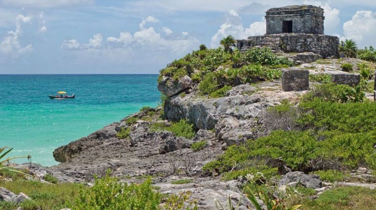 ZONA ARQUEOLÓGICA DE TULUM Y COBA CON PLAYA DEL CARMEN Y CENOTE DESDE CANCUN O RIVIERA MAYA